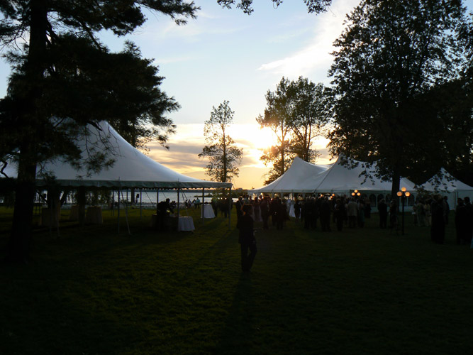 wedding-tent-tented-reception-ceremony-tent-tente-mariage-reception-mariage-sous-la-tente-marquise-ceremony-mariage 